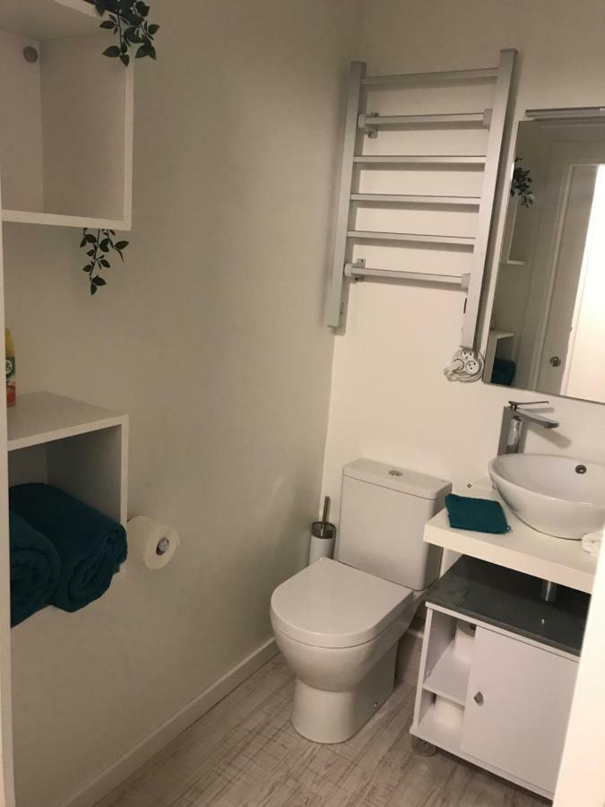 Port Bidassoa - T2 Coquet, Parking, Lit Xxl, Wifi, Pres De La Gare Apartment